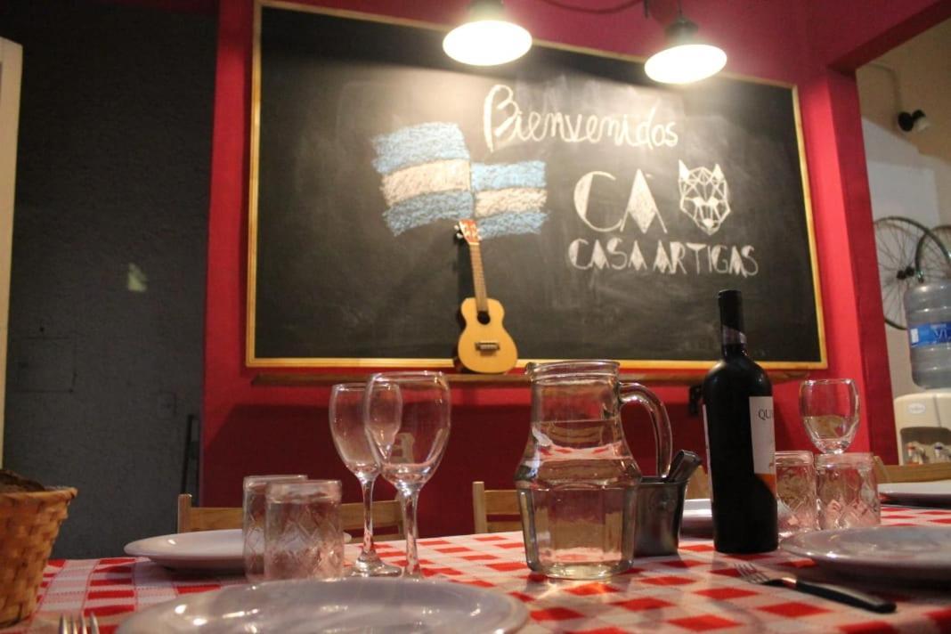 Casa Artigas Hostel Кордоба Екстериор снимка